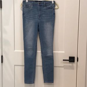 Hollister ultra high rise classic stretch W37  L30